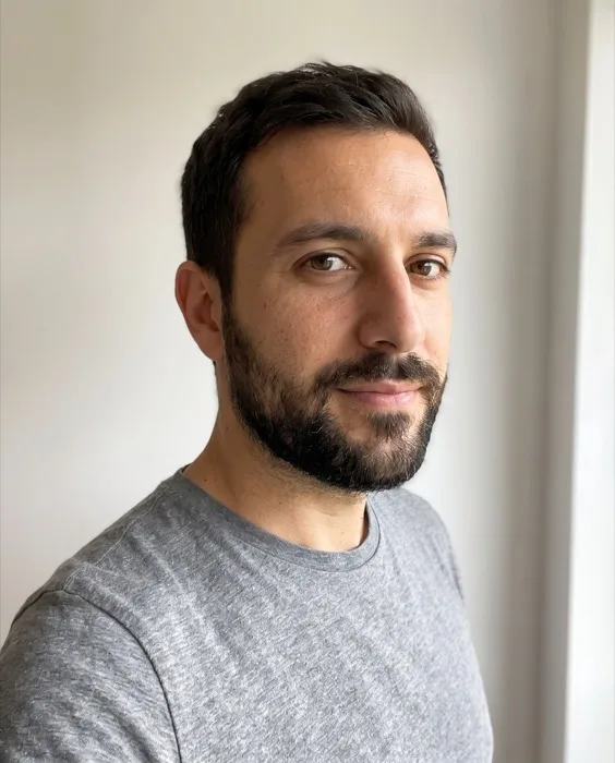 Esempio: uomo, foto di tre quarti